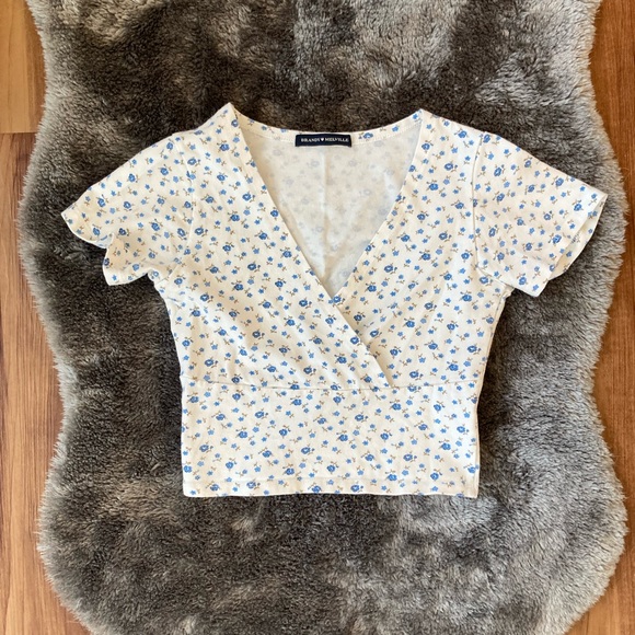 Brandy Melville blue floral amara top - Picture 2 of 6